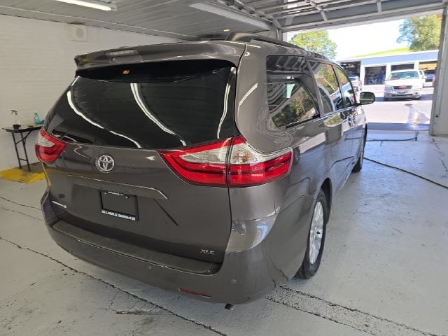 2015 Toyota Sienna XLE Premium Photo in Staunton VA 24401