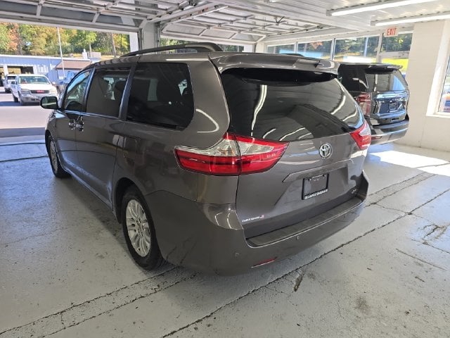 2015 Toyota Sienna XLE Premium Photo in Staunton VA 24401