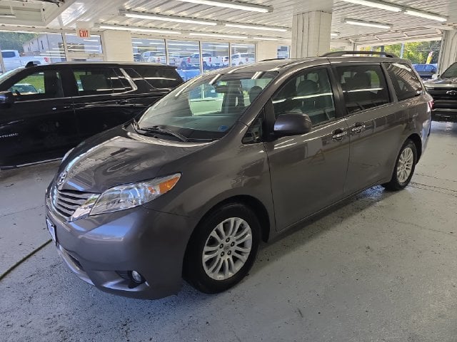 2015 Toyota Sienna XLE Premium Photo in Staunton VA 24401