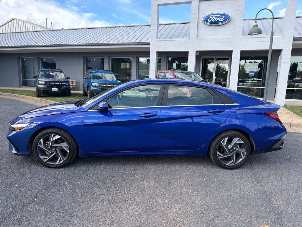 Pre-Owned 2025 Hyundai Elantra SEL Convenience - photo - 1