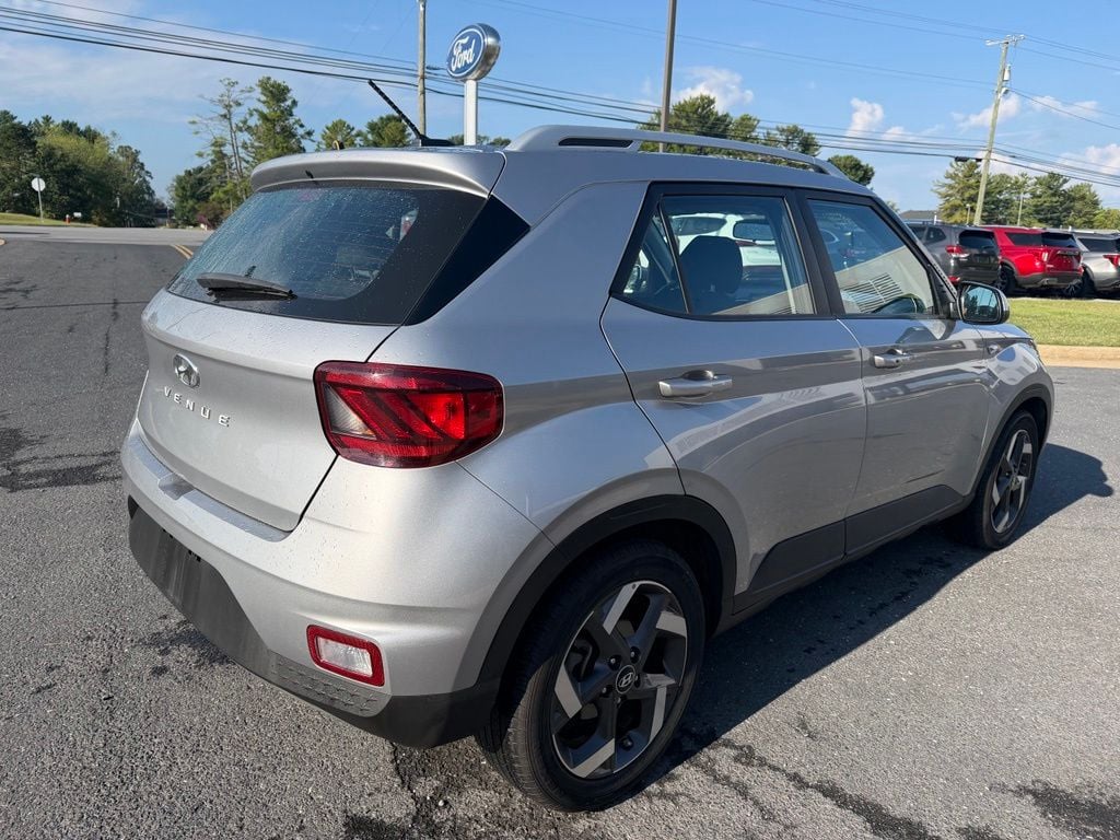 Pre-Owned 2025 Hyundai Venue SEL - photo - 4