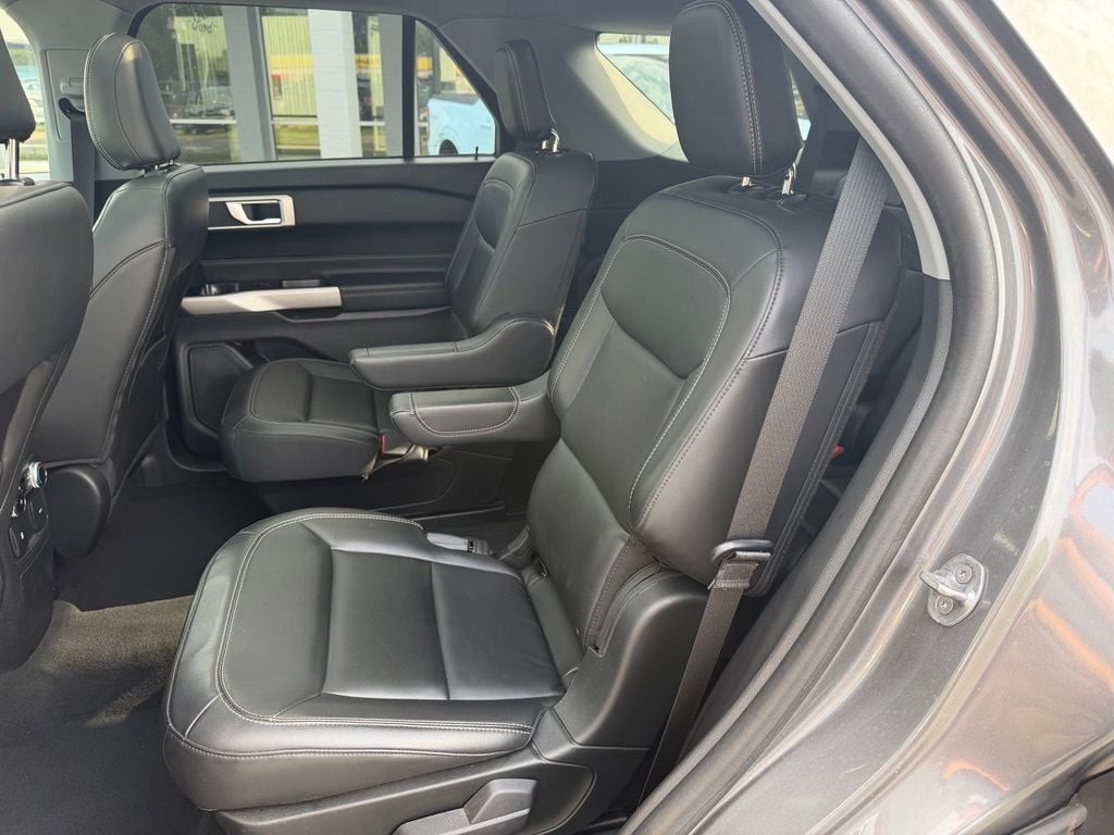 Pre-Owned 2023 Ford Explorer XLT - photo - 14