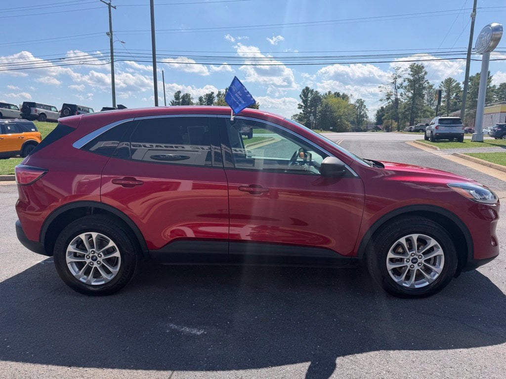Pre-Owned 2022 Ford Escape SE - photo - 5
