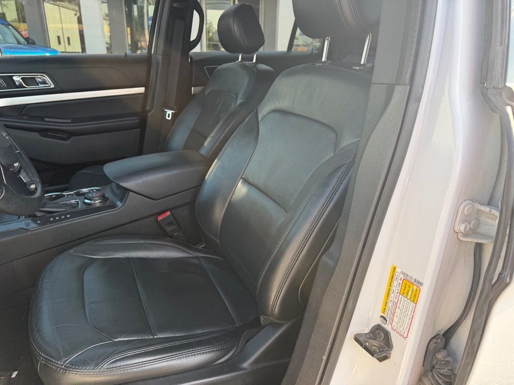 Pre-Owned 2017 Ford Explorer XLT - photo - 8