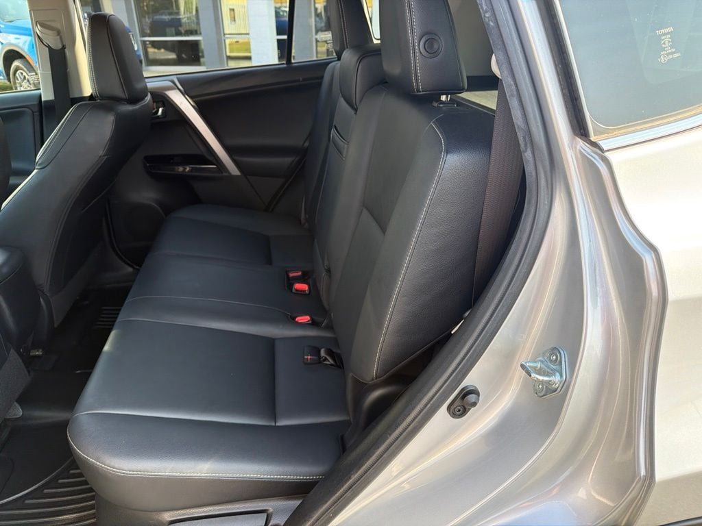 Pre-Owned 2016 Toyota RAV4 Hybrid Limited - photo - 17