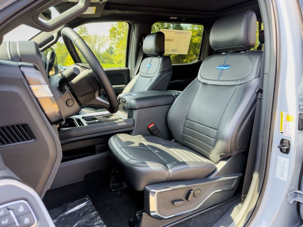 New 2026 Ford F-250SD Platinum - photo - 5