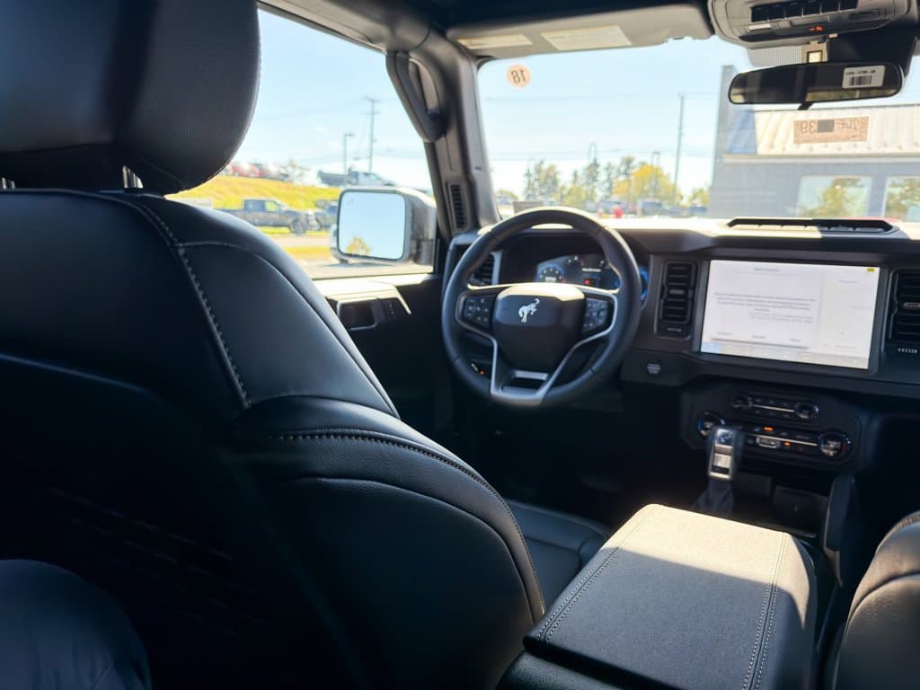 New 2026 Ford Bronco Badlands - photo - 16