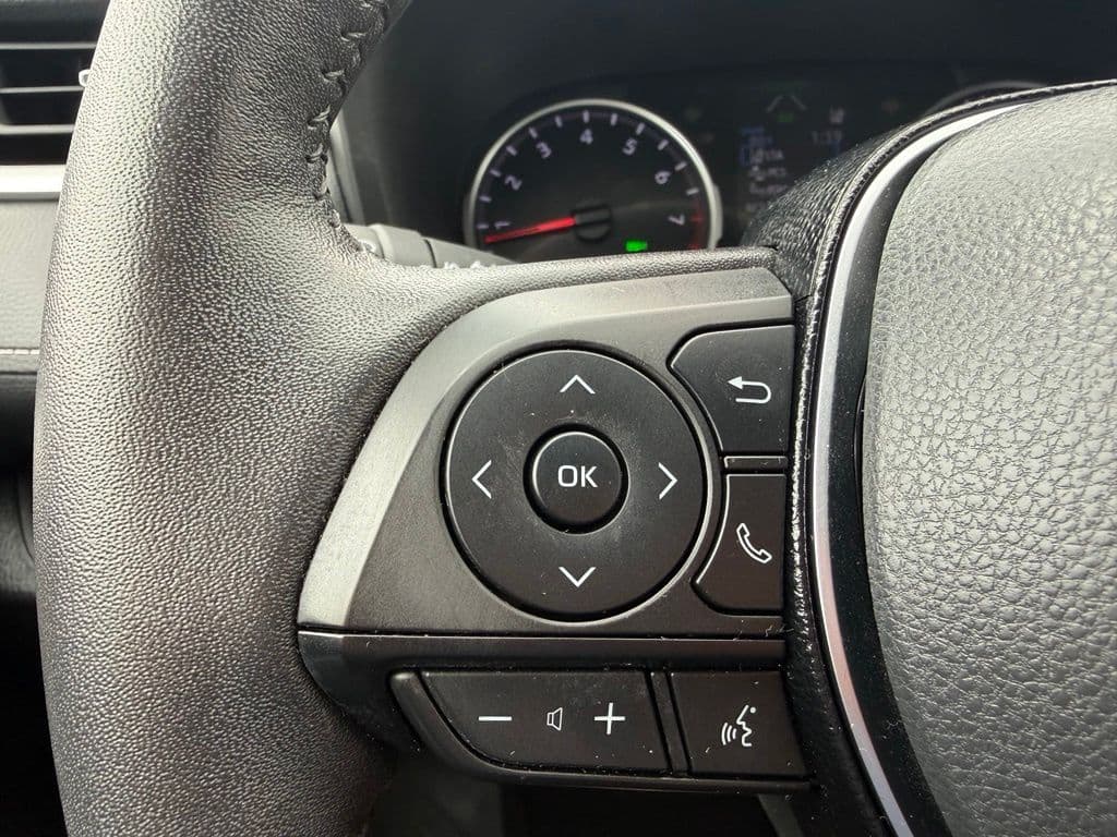 Pre-Owned 2020 Toyota RAV4 XLE Premium - photo - 12