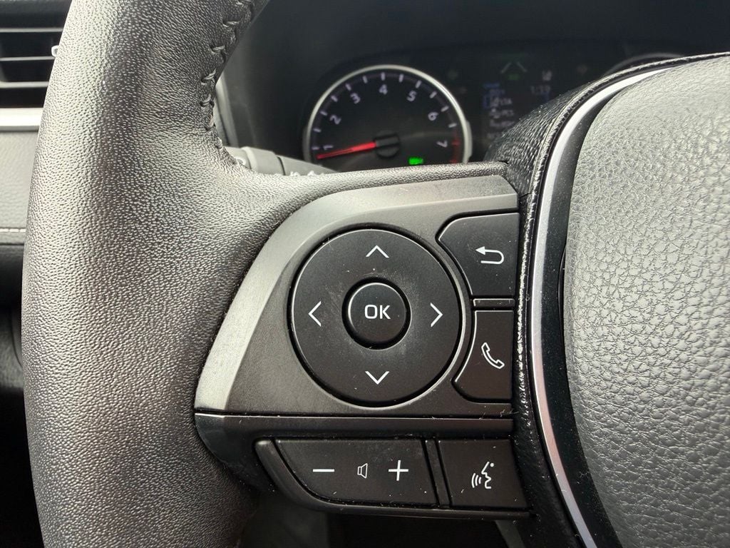 Pre-Owned 2020 Toyota RAV4 XLE Premium - photo - 12