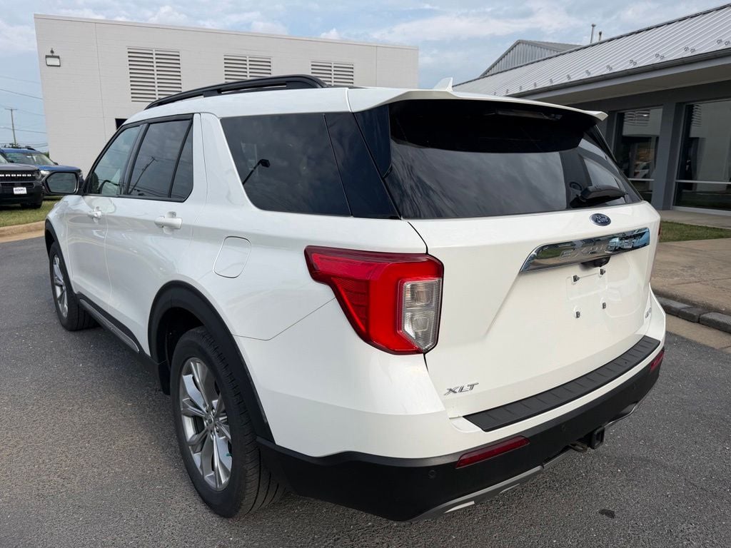 Pre-Owned 2022 Ford Explorer XLT - photo - 2