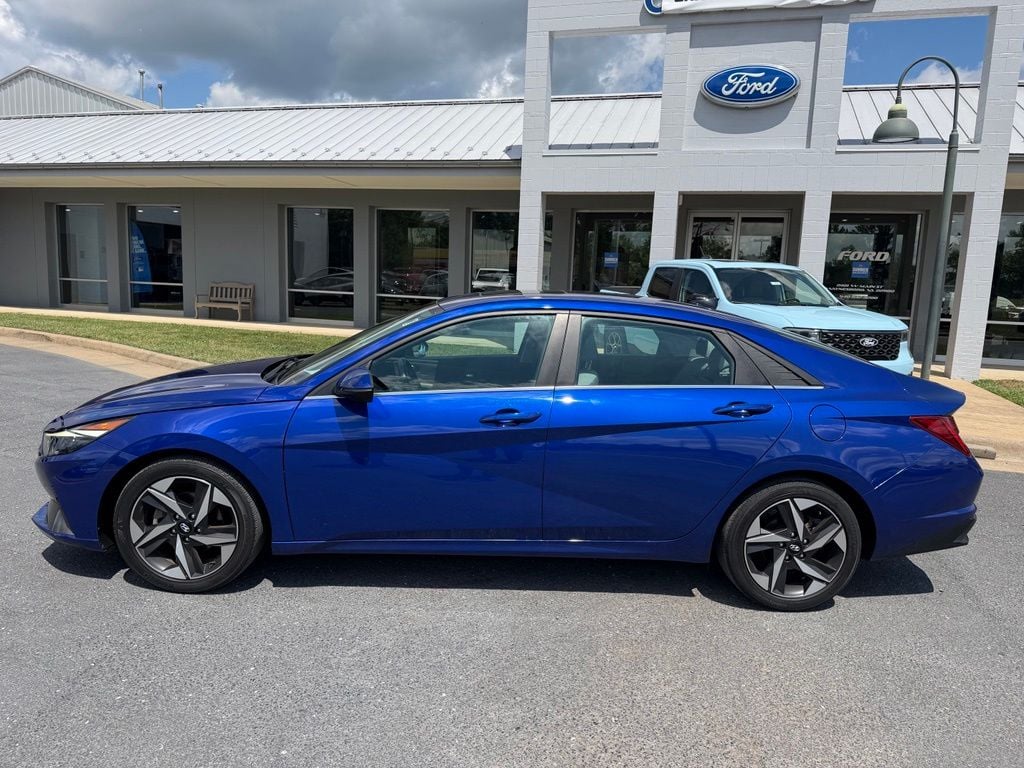 Pre-Owned 2023 Hyundai Elantra Limited - photo - 1