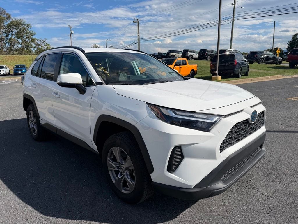 Pre-Owned 2023 Toyota RAV4 Hybrid XLE - photo - 6