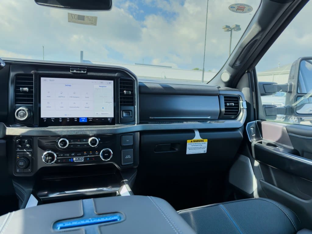 New 2026 Ford F-250SD Platinum - photo - 14