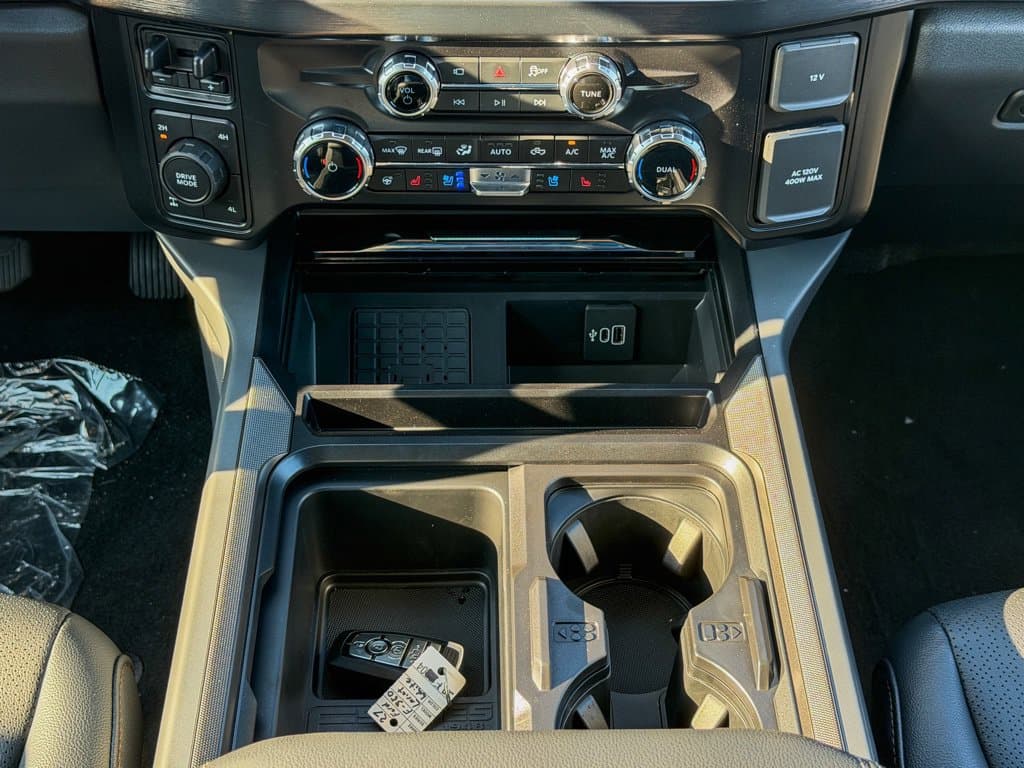 New 2027 Ford F-350SD Lariat - photo - 17