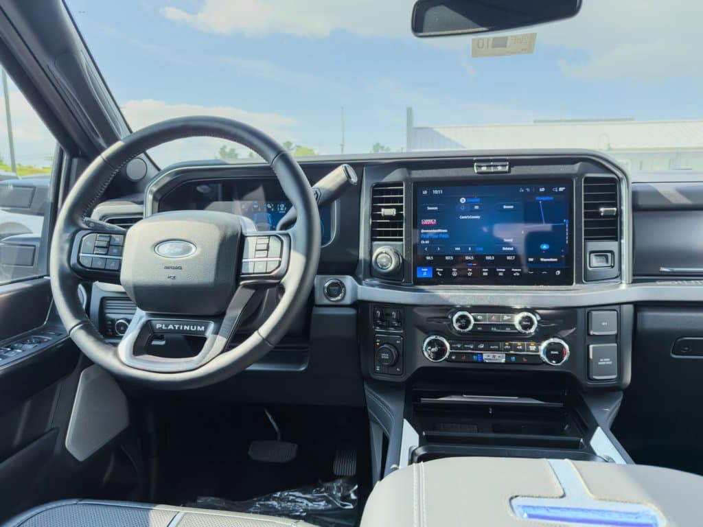 New 2026 Ford F-250SD Platinum - photo - 10