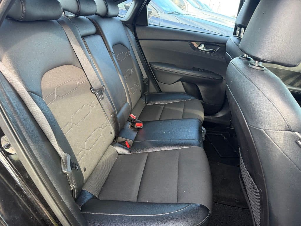 Pre-Owned 2021 Kia Forte GT-Line - photo - 15