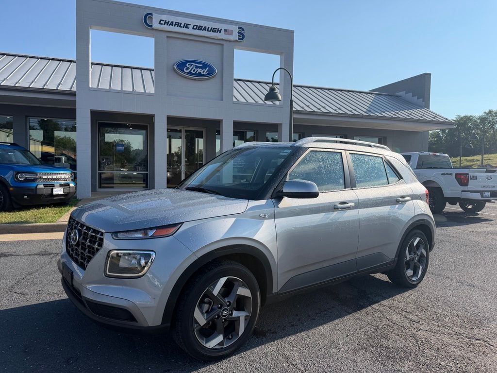Pre-Owned 2025 Hyundai Venue SEL - photo - 0