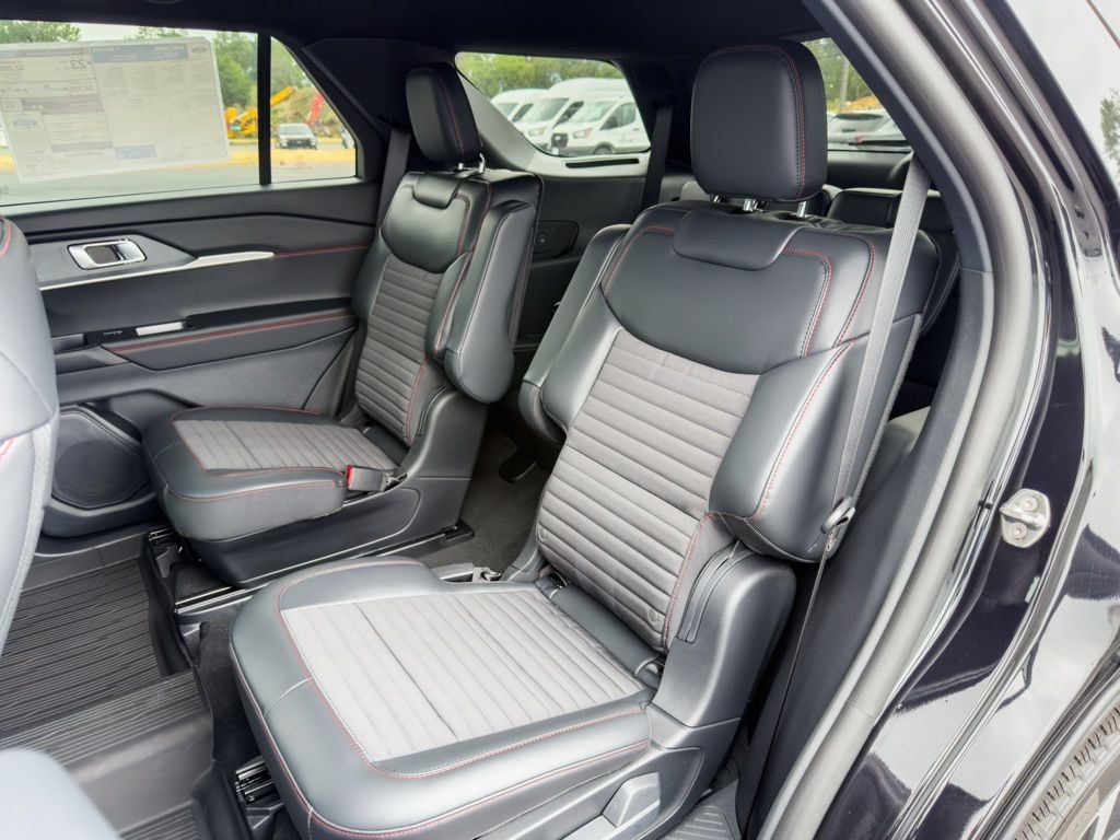 New 2026 Ford Explorer ST-Line - photo - 6