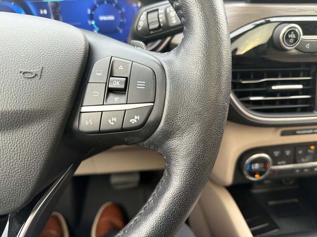 Pre-Owned 2020 Ford Escape Titanium - photo - 9