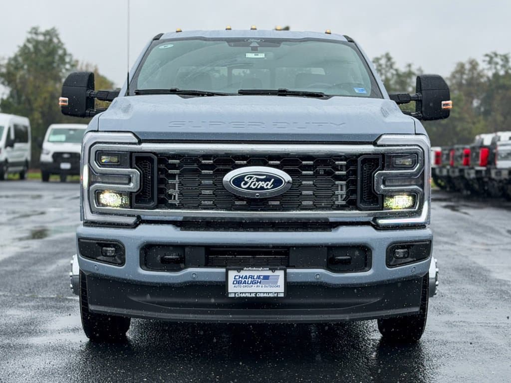 New 2027 Ford F-350SD Platinum - photo - 1