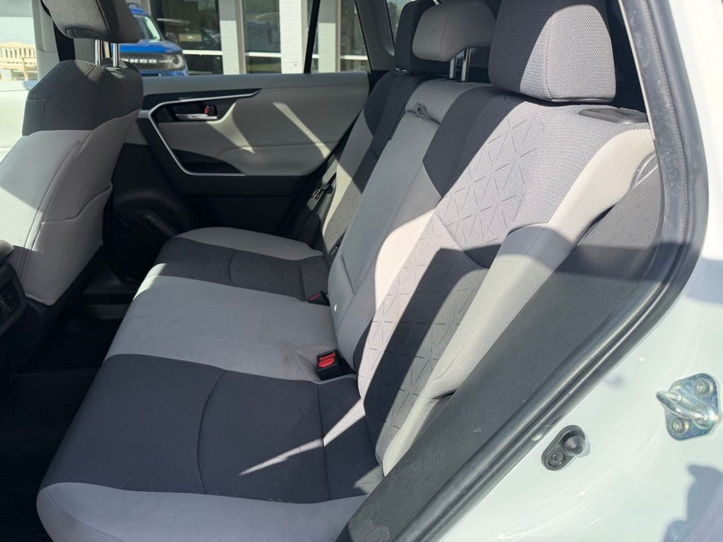 Pre-Owned 2023 Toyota RAV4 Hybrid XLE - photo - 8