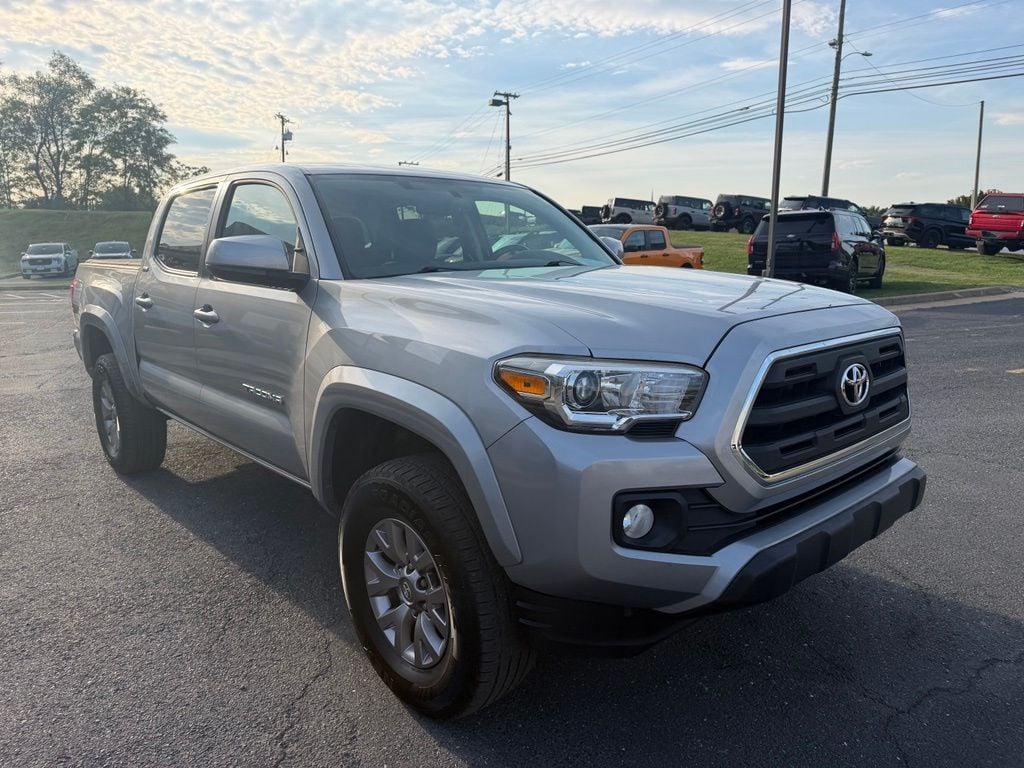 Pre-Owned 2017 Toyota Tacoma SR5 - photo - 5
