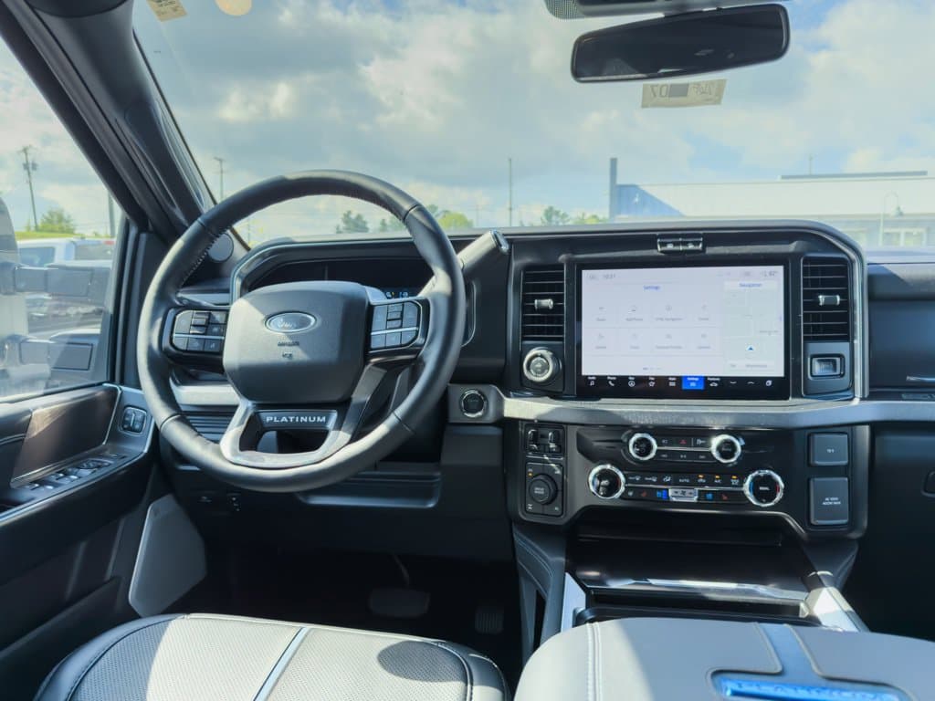 New 2026 Ford F-250SD Platinum - photo - 13