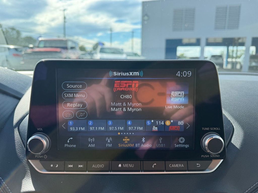 Pre-Owned 2025 Nissan Sentra SV - photo - 10