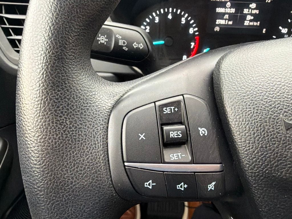 Pre-Owned 2020 Ford Escape SE - photo - 12