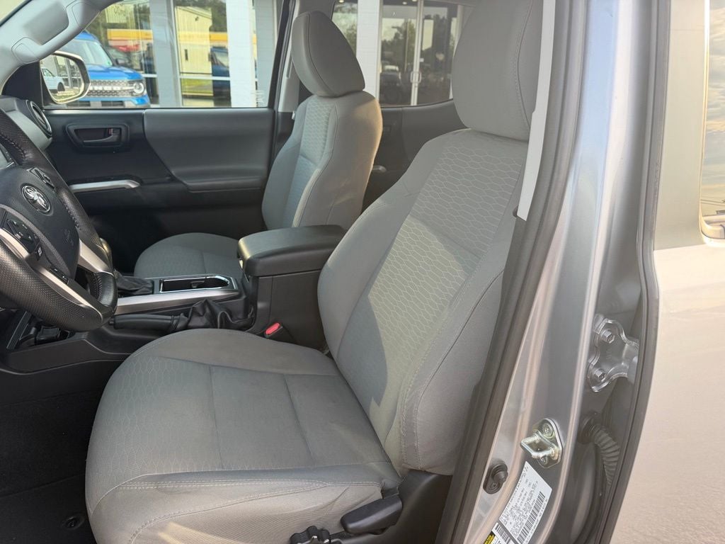 Pre-Owned 2017 Toyota Tacoma SR5 - photo - 7