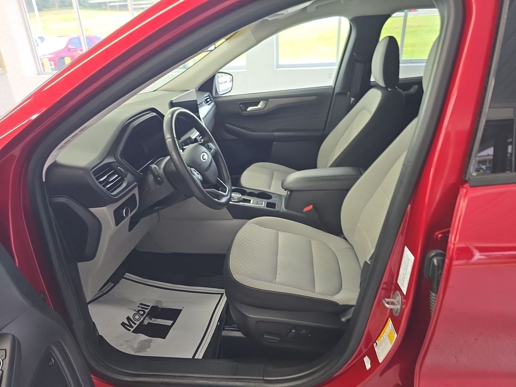 Pre-Owned 2023 Ford Escape Active - photo - 12