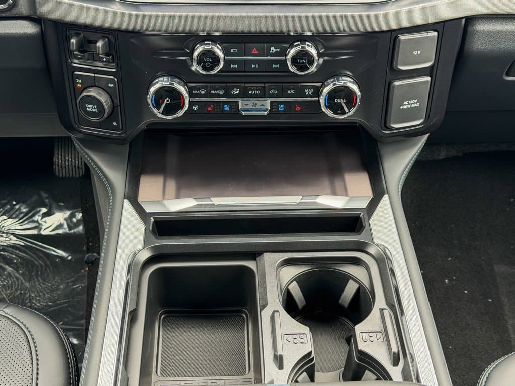 New 2027 Ford F-350SD Platinum - photo - 10