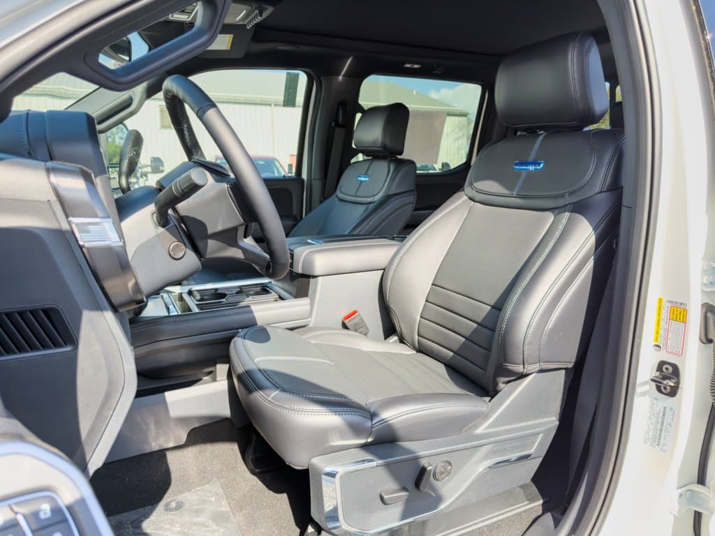 New 2026 Ford F-250SD Platinum - photo - 5