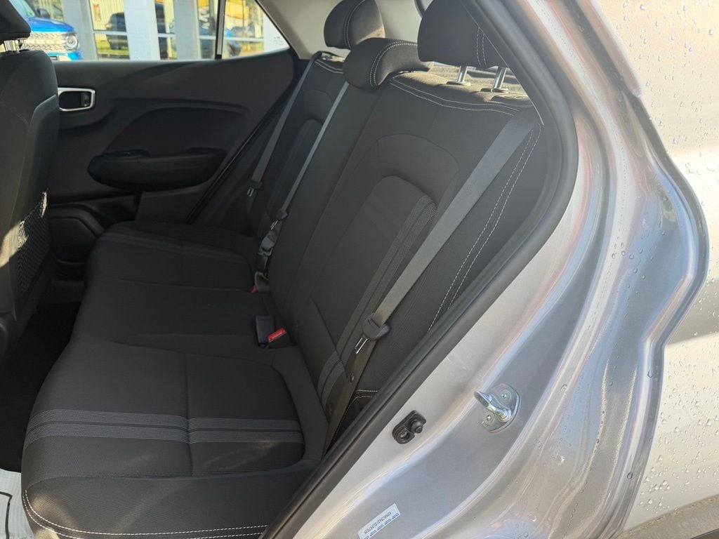 Pre-Owned 2025 Hyundai Venue SEL - photo - 16
