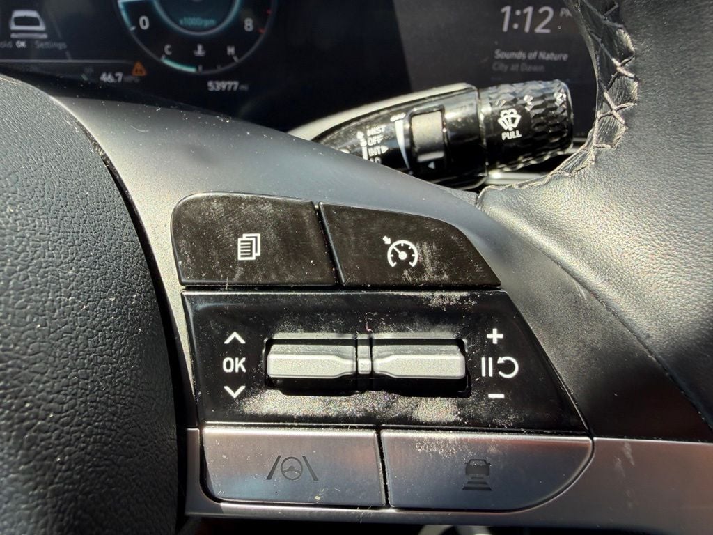 Pre-Owned 2023 Hyundai Elantra Limited - photo - 12