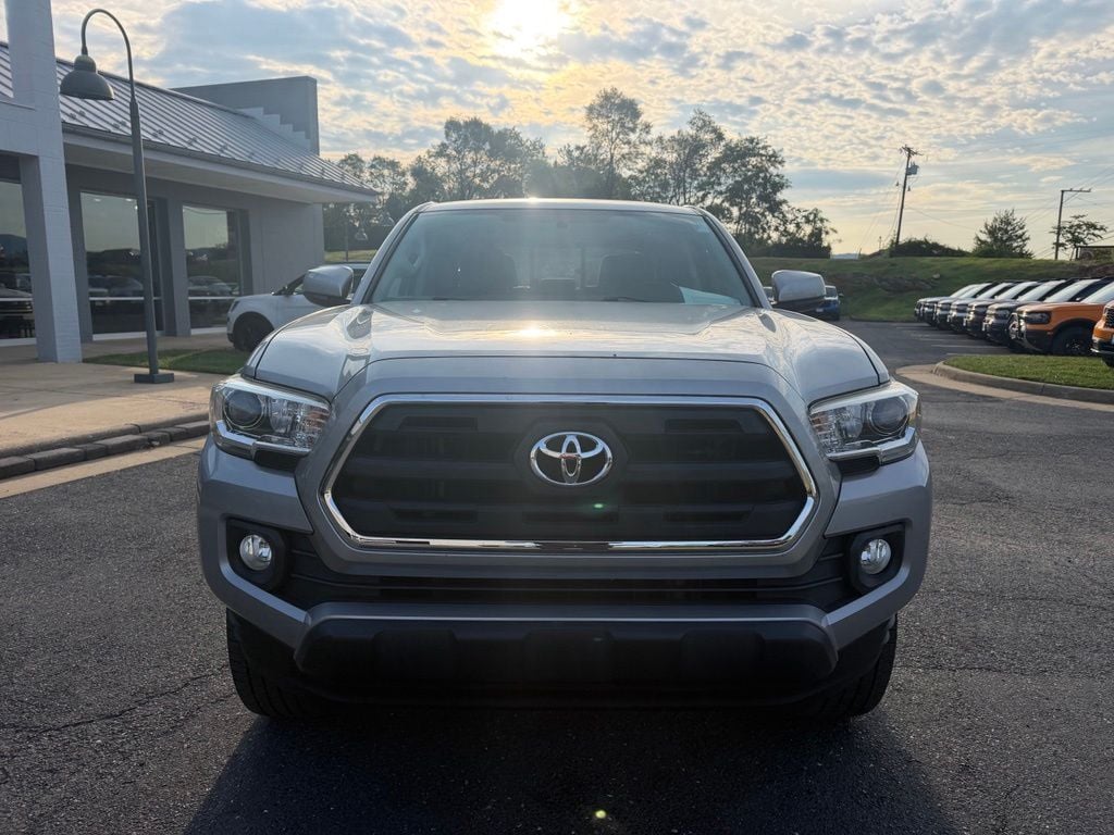 Pre-Owned 2017 Toyota Tacoma SR5 - photo - 6