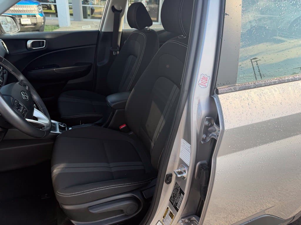 Pre-Owned 2025 Hyundai Venue SEL - photo - 8