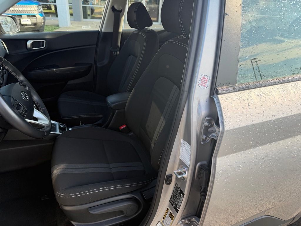 Pre-Owned 2025 Hyundai Venue SEL - photo - 8