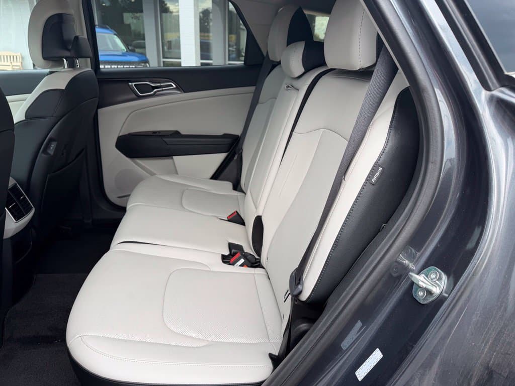 Pre-Owned 2024 Kia Sportage EX - photo - 16