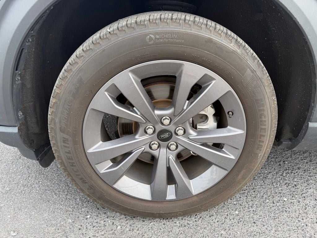 Pre-Owned 2023 Ford Explorer XLT - photo - 16