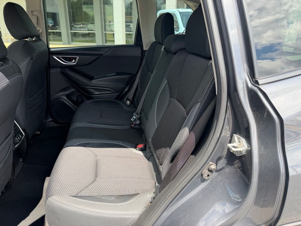 Pre-Owned 2022 Subaru Forester Premium - photo - 17