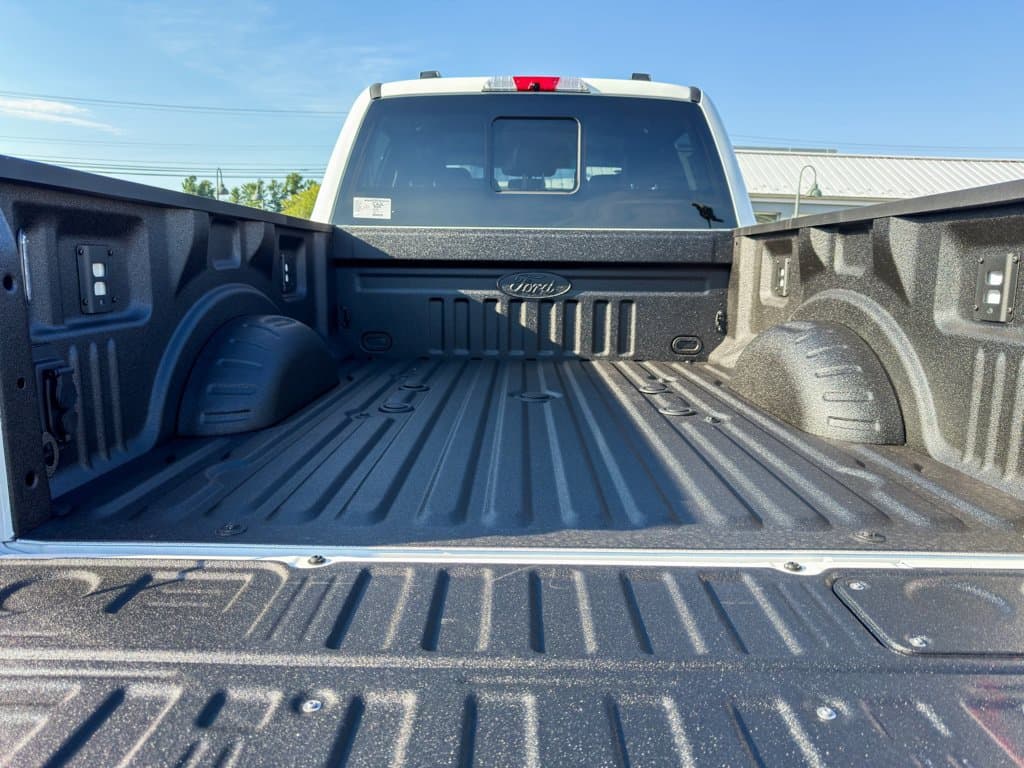 New 2027 Ford F-350SD Lariat - photo - 5