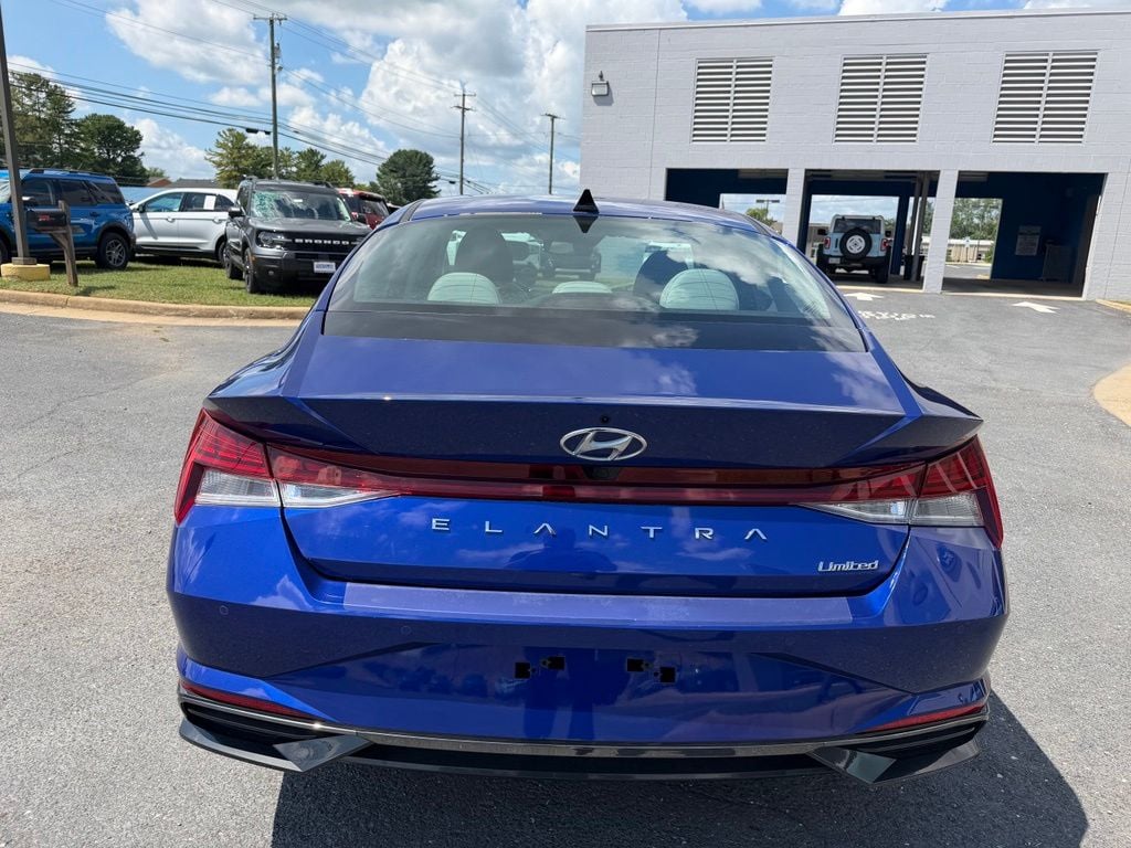 Pre-Owned 2023 Hyundai Elantra Limited - photo - 3