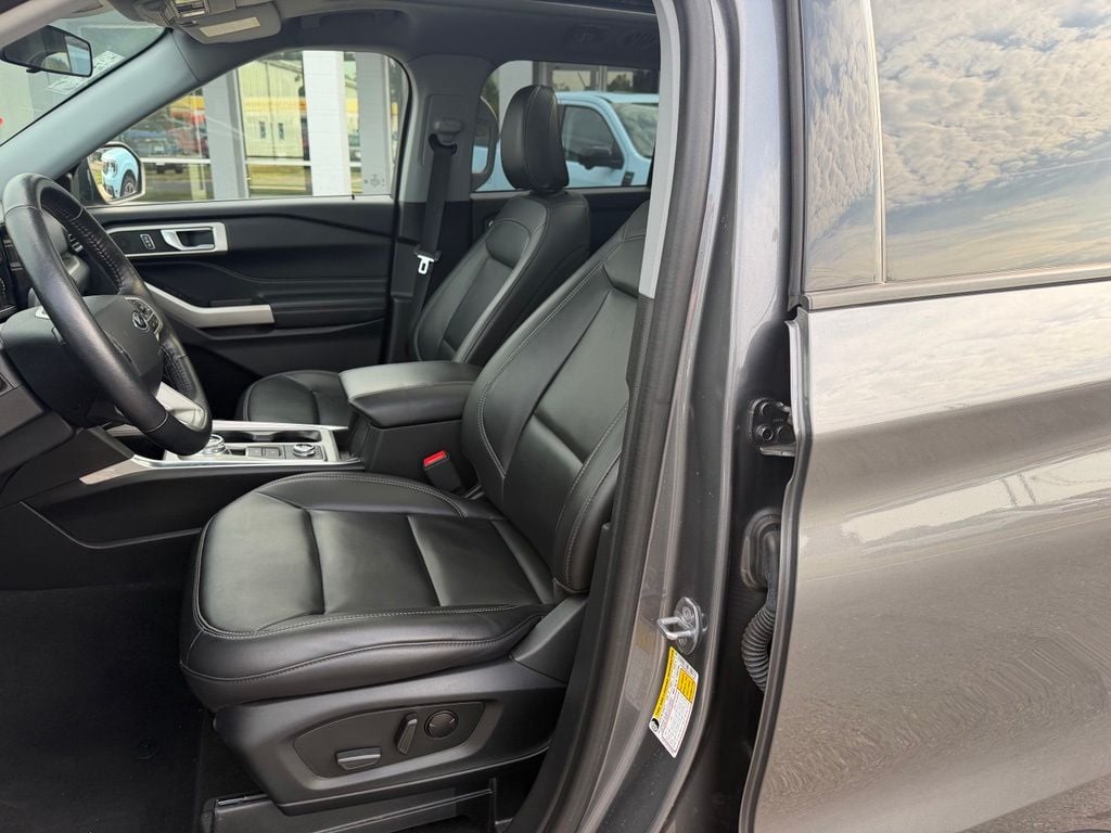 Pre-Owned 2023 Ford Explorer XLT - photo - 8