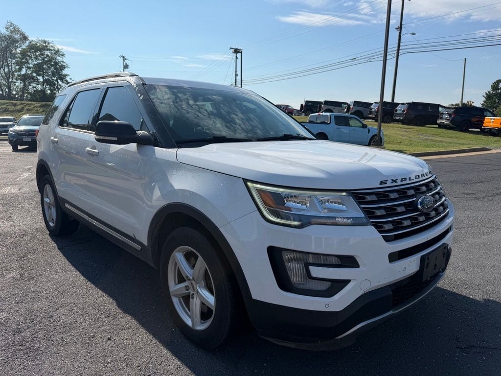 Pre-Owned 2017 Ford Explorer XLT - photo - 6