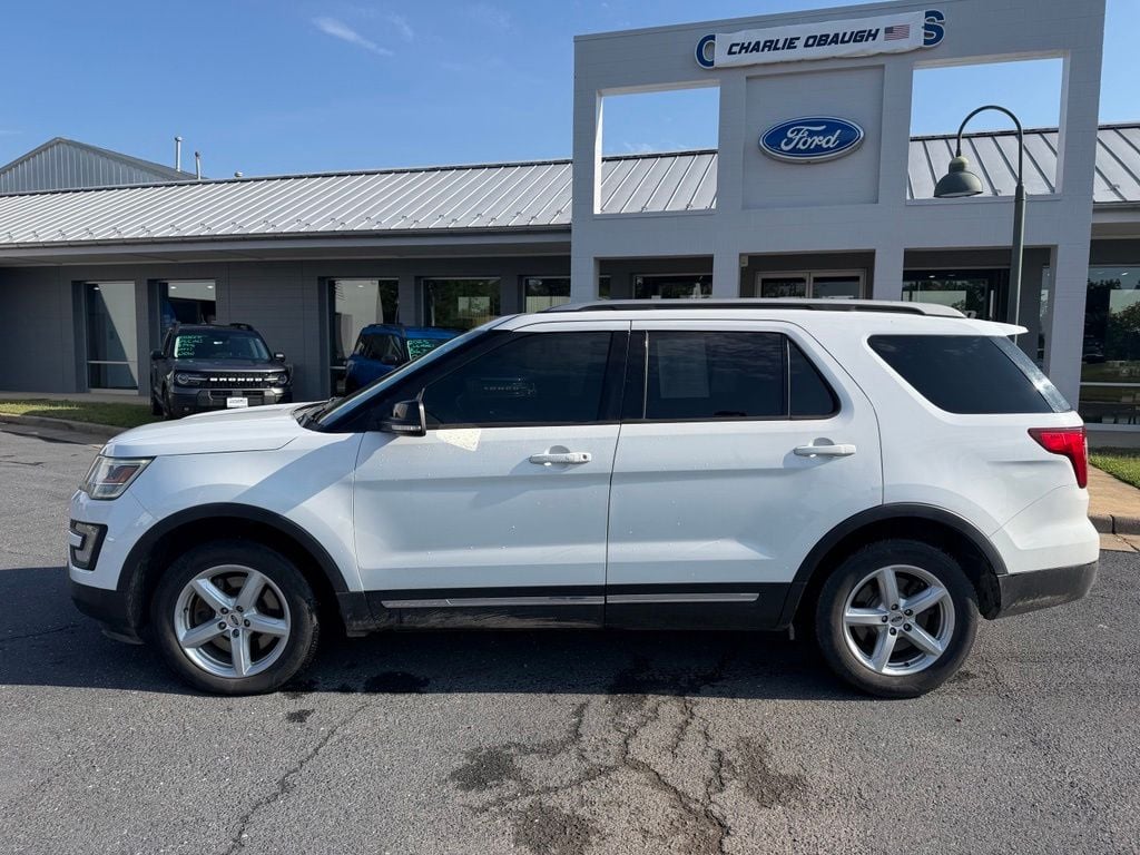 Pre-Owned 2017 Ford Explorer XLT - photo - 1