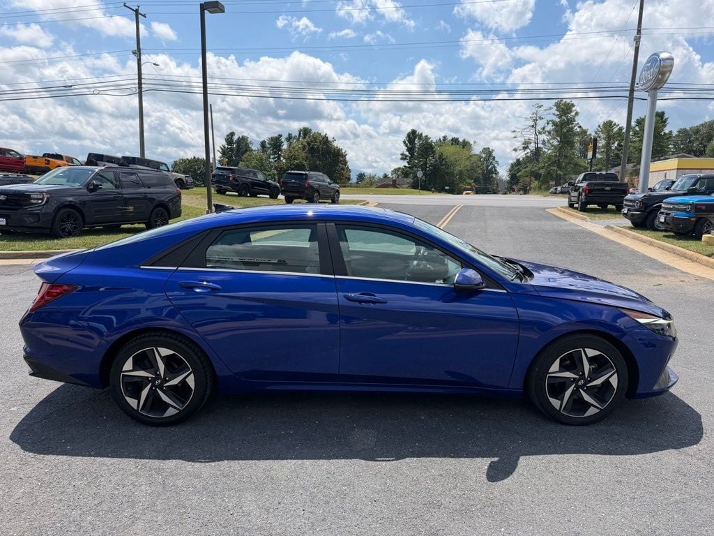 Pre-Owned 2023 Hyundai Elantra Limited - photo - 5