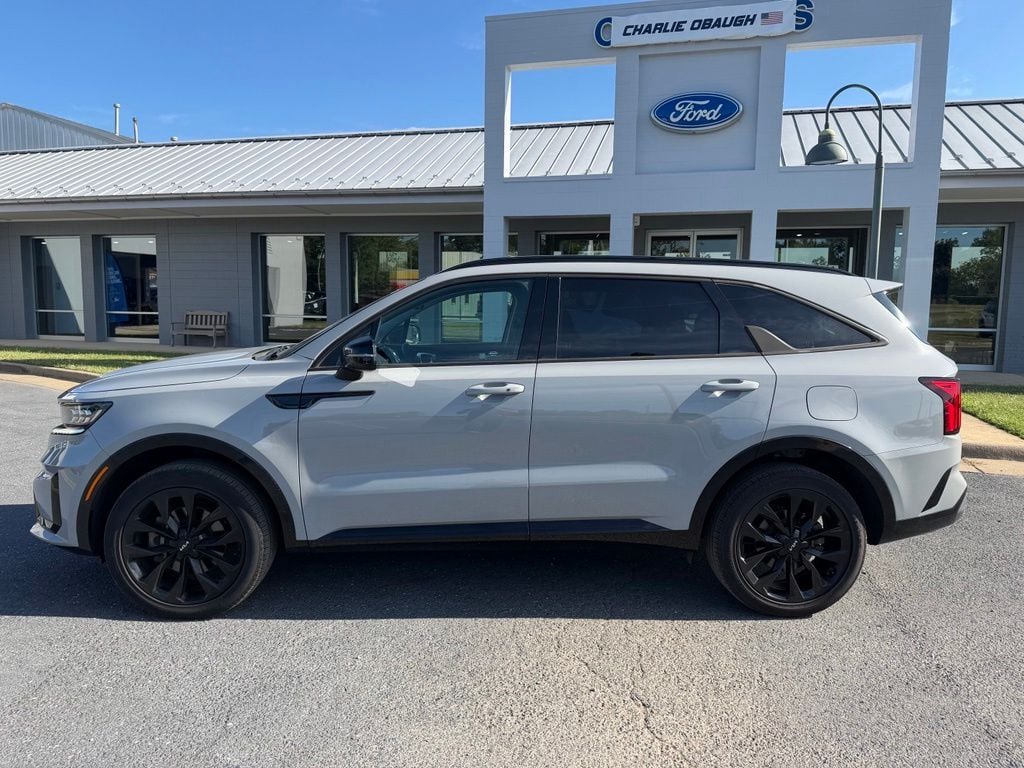 Pre-Owned 2023 Kia Sorento SX - photo - 1