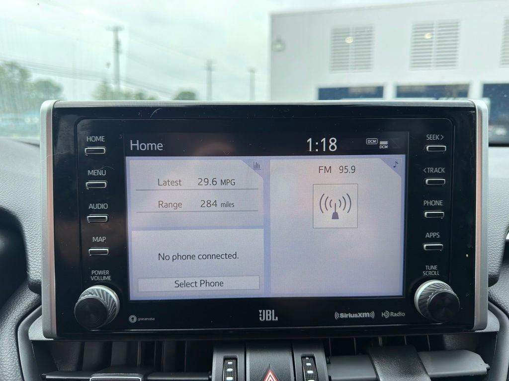 Pre-Owned 2020 Toyota RAV4 XLE Premium - photo - 9