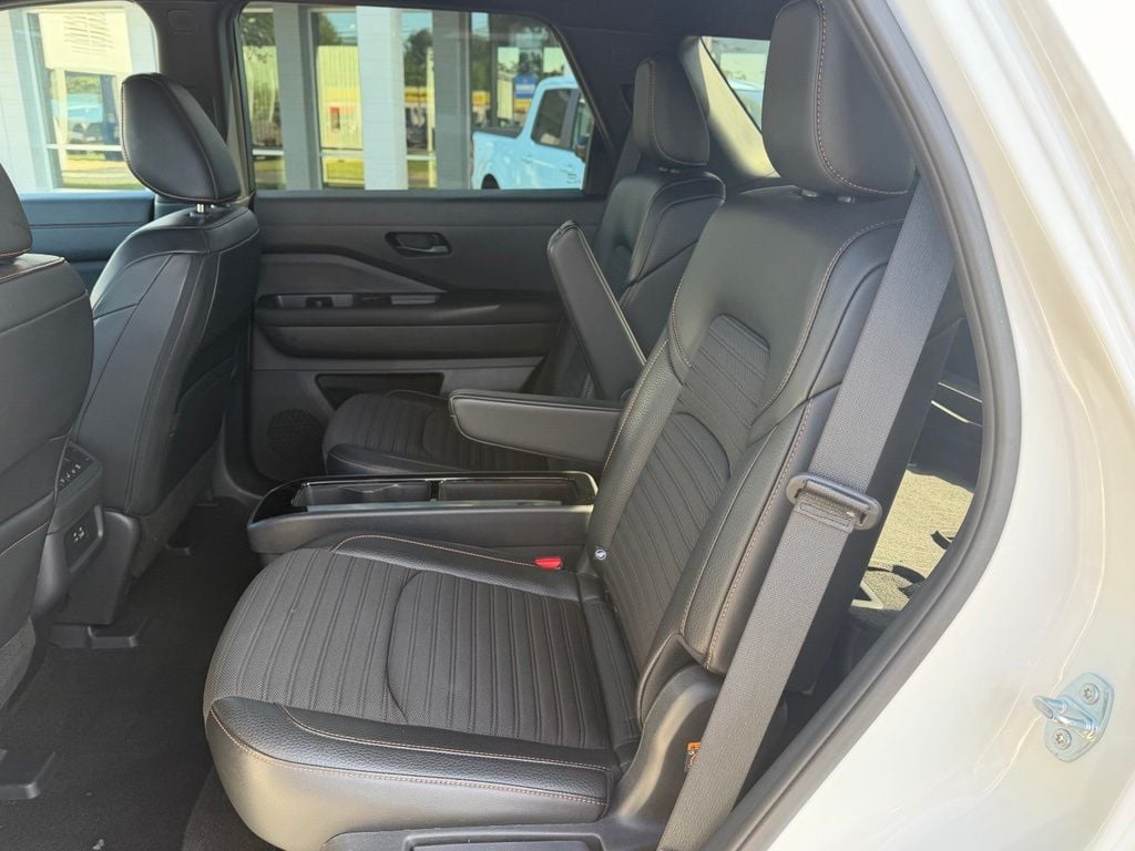 Pre-Owned 2024 Nissan Pathfinder Rock Creek - photo - 13